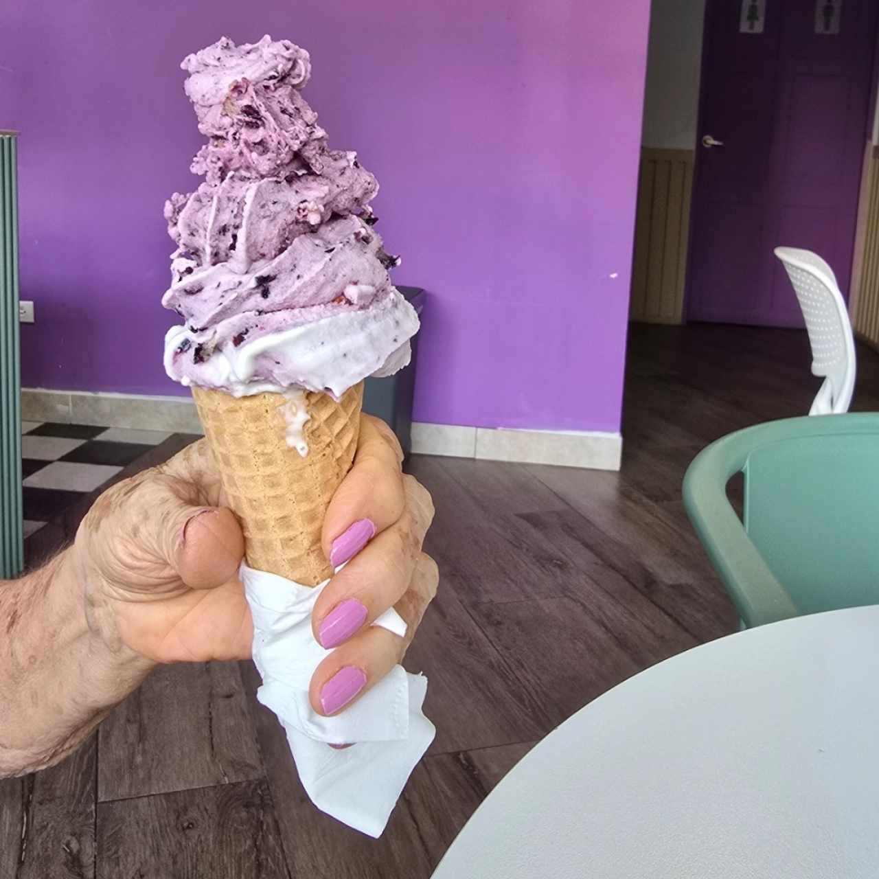Cono yogurt mixeado con blue berries