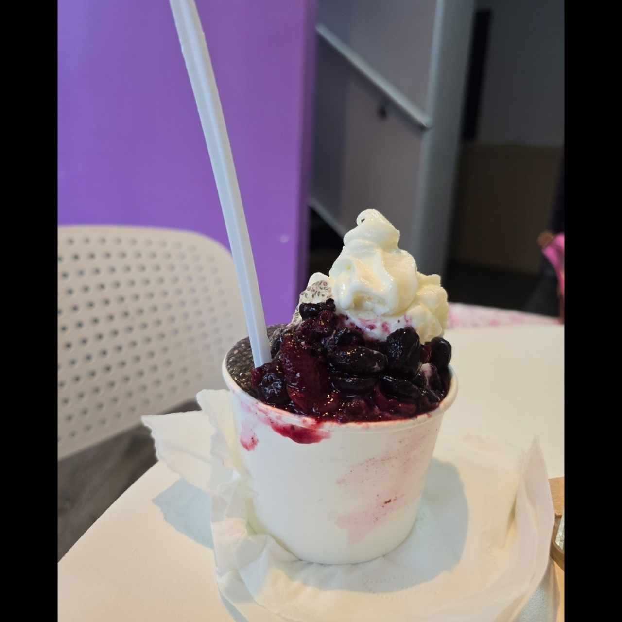 Helado con chia y frutos rojos