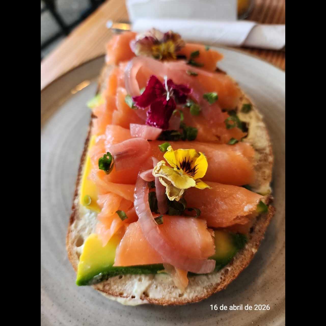 Tostada con Salmón 