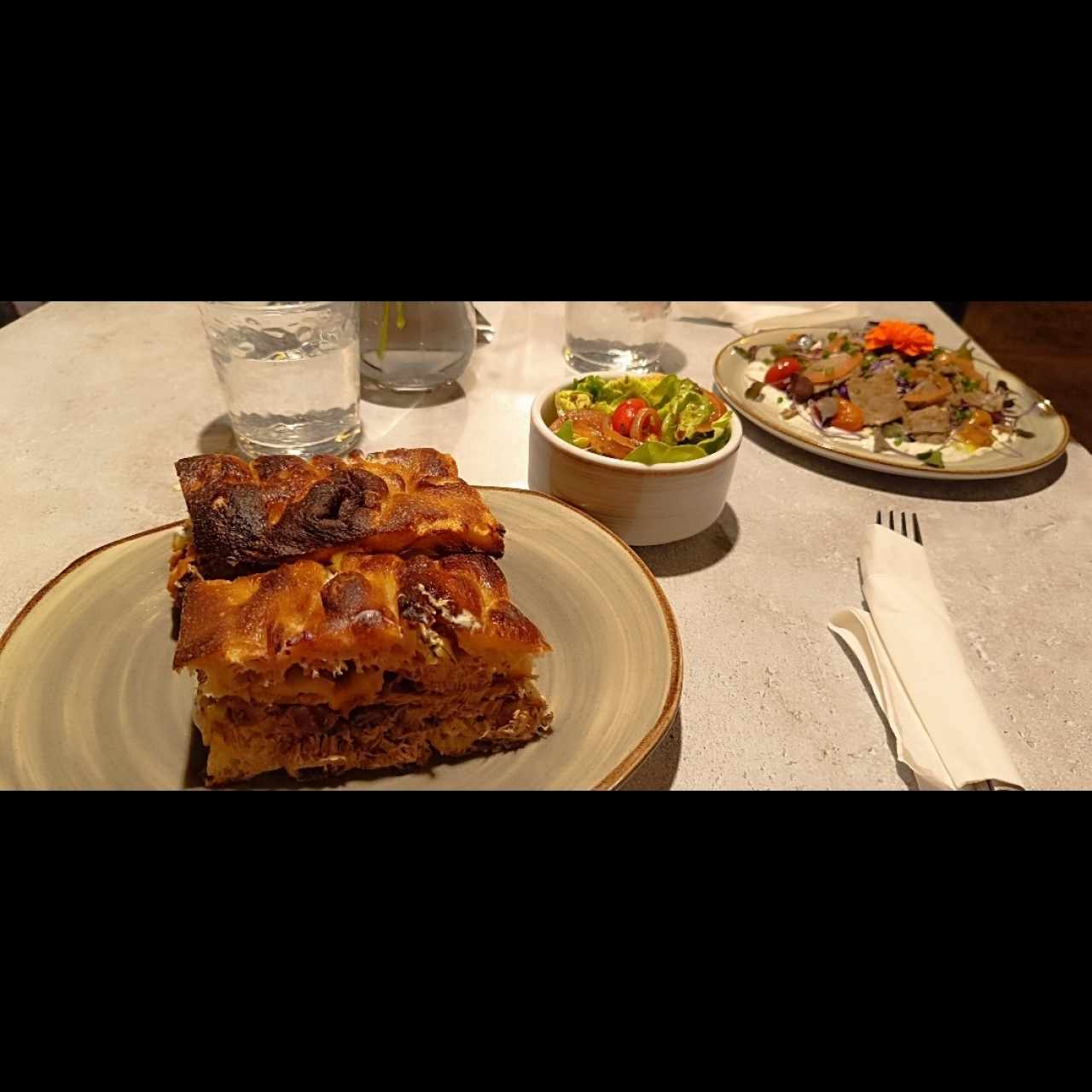focaccia con roast beef