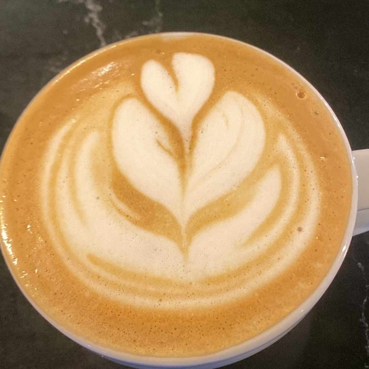 Aquí el tiempo se detiene… y el café comienza a hablar.”