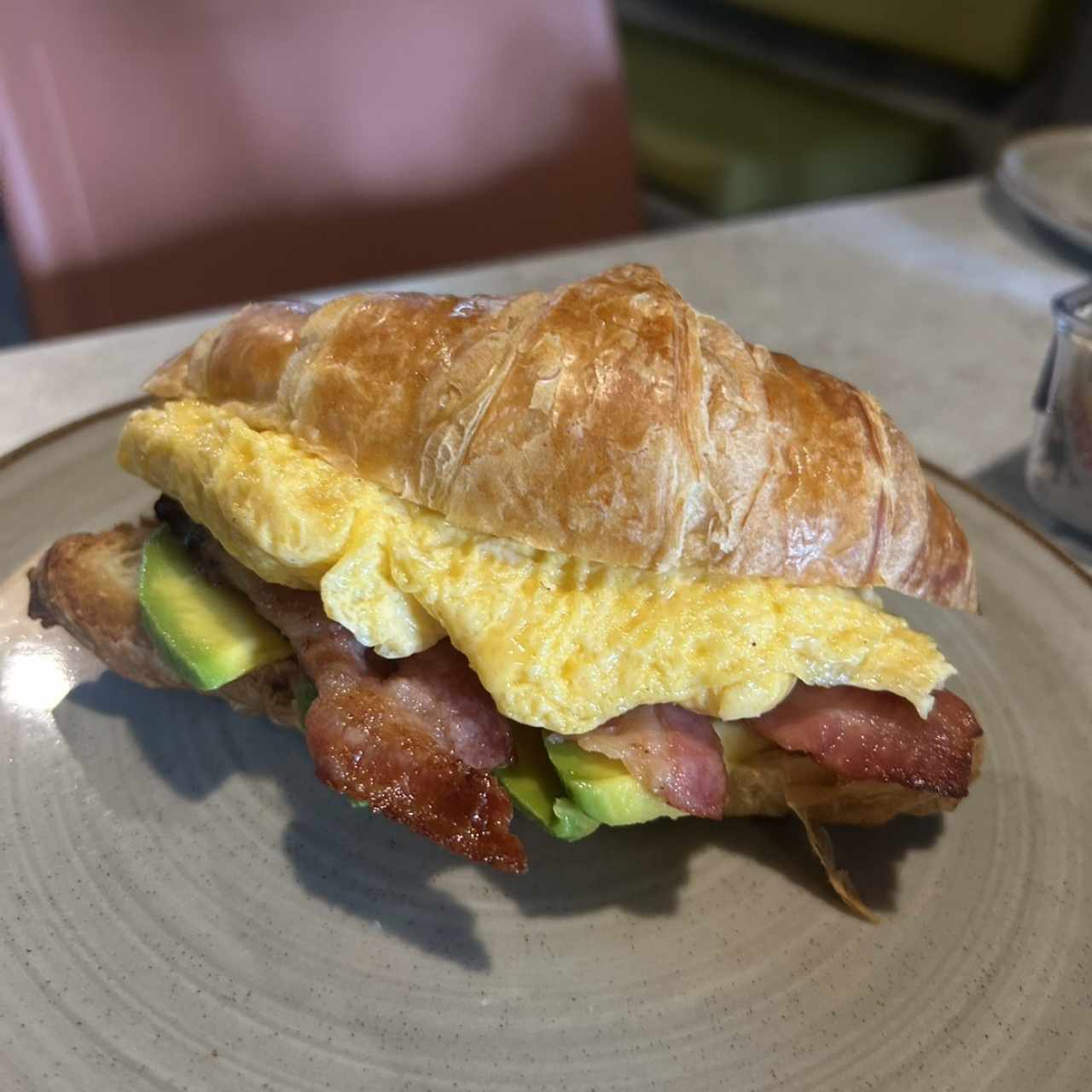 Croisant huevo y tocino