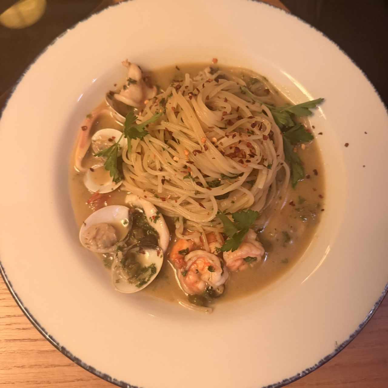 FETUCCINI AGLIO, OLIO E GAMBERETTI