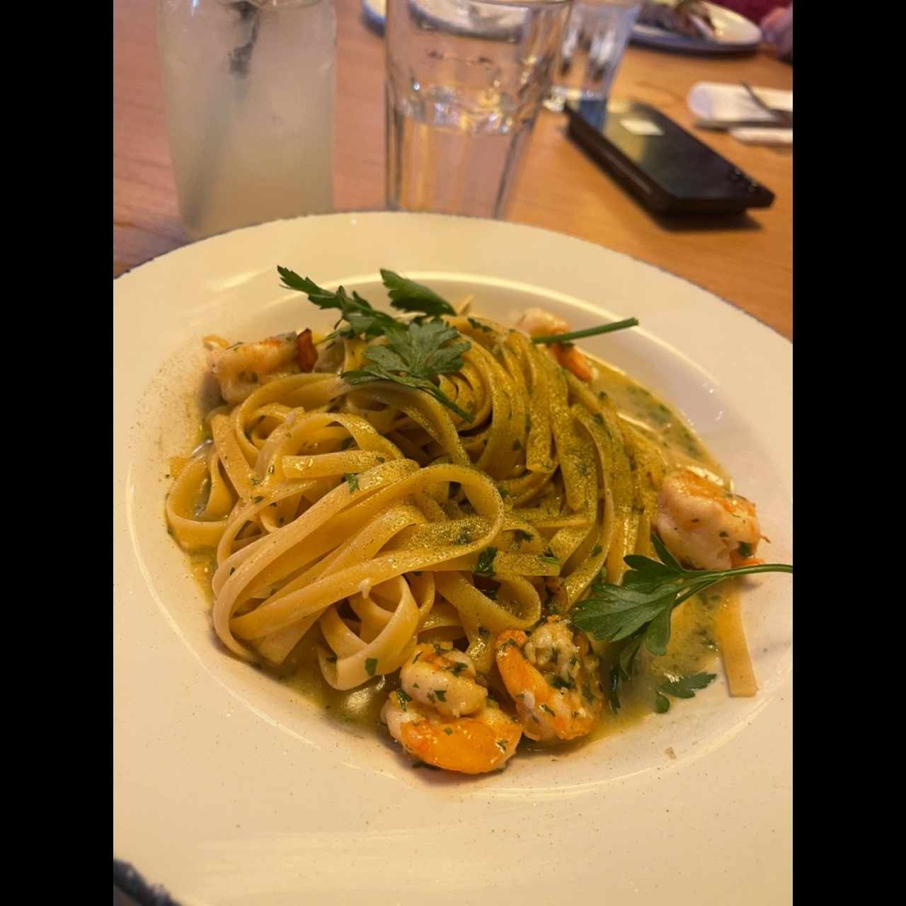 FETUCCINI AGLIO, OLIO E GAMBERETTI