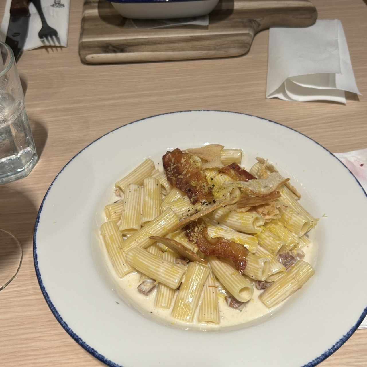 RIGATONI NI CARBONARA NI ALFREDO