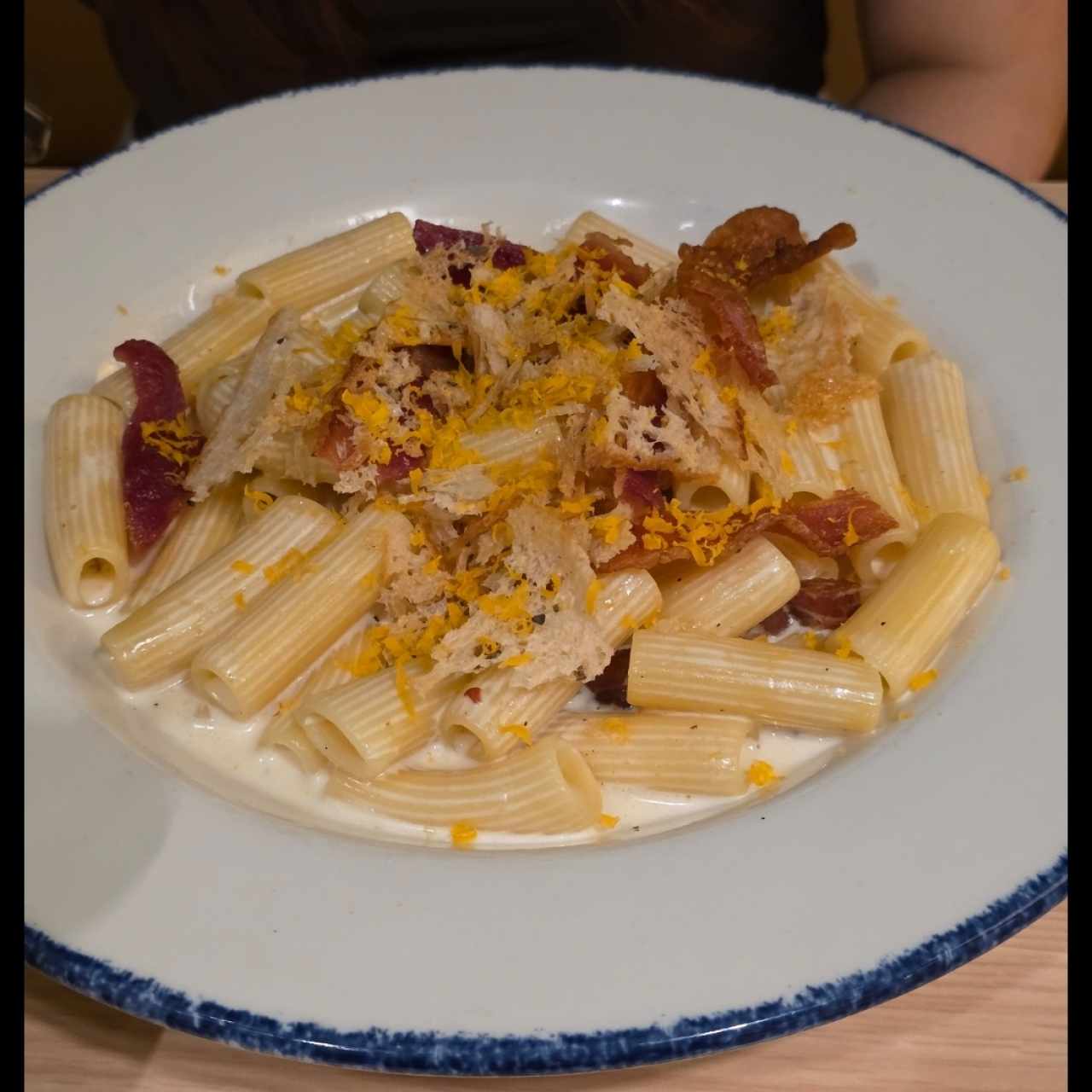 RIGATONI NI CARBONARA NI ALFREDO