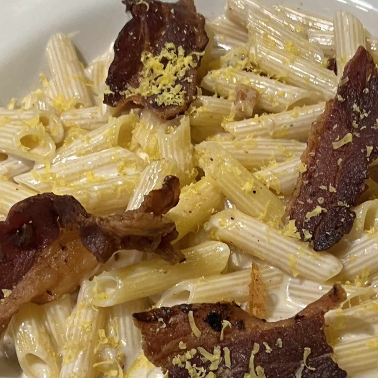 RIGATONI NI CARBONARA NI ALFREDO