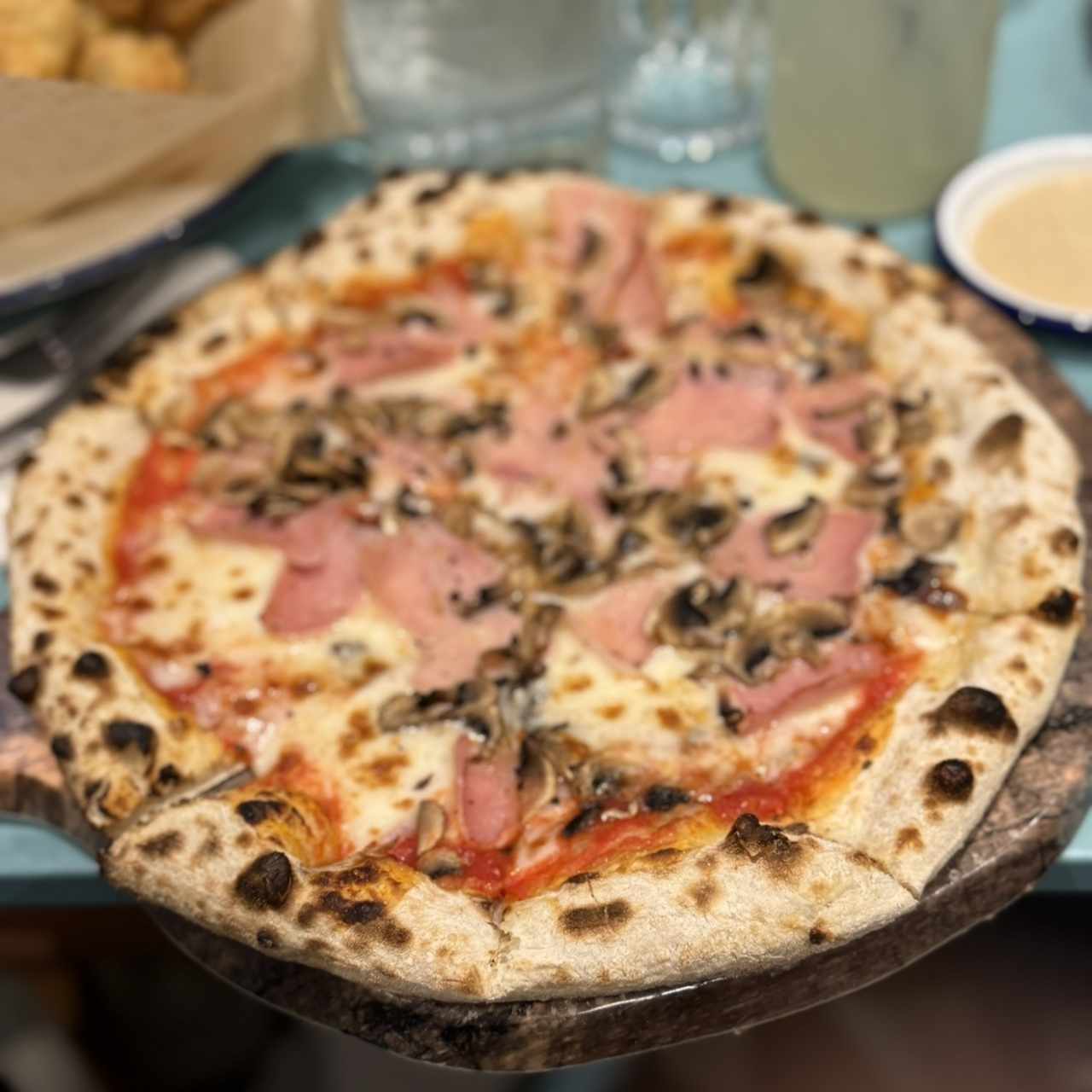 Pizza jalon y hongos