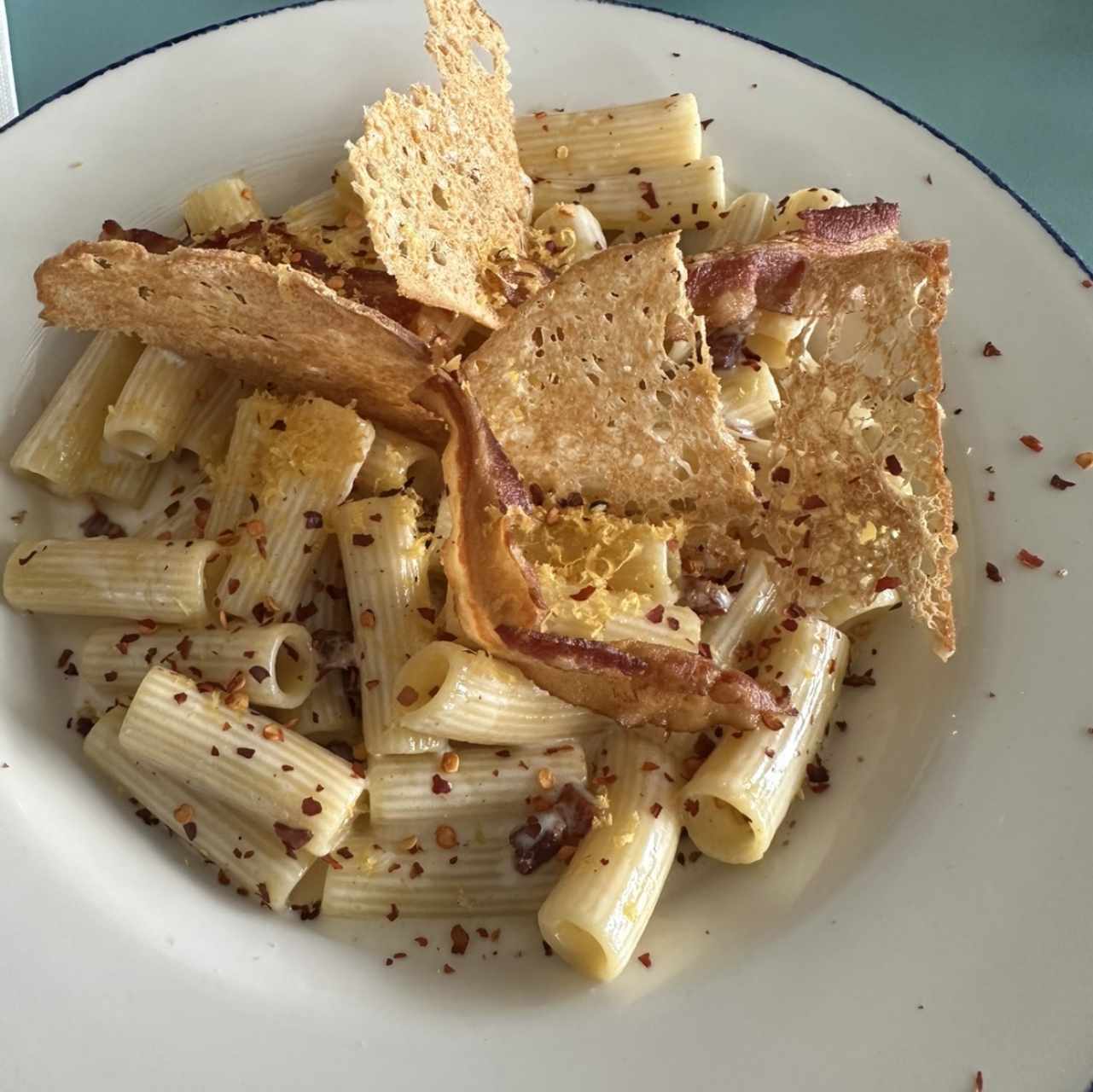 RIGATONI NI CARBONARA NI ALFREDO