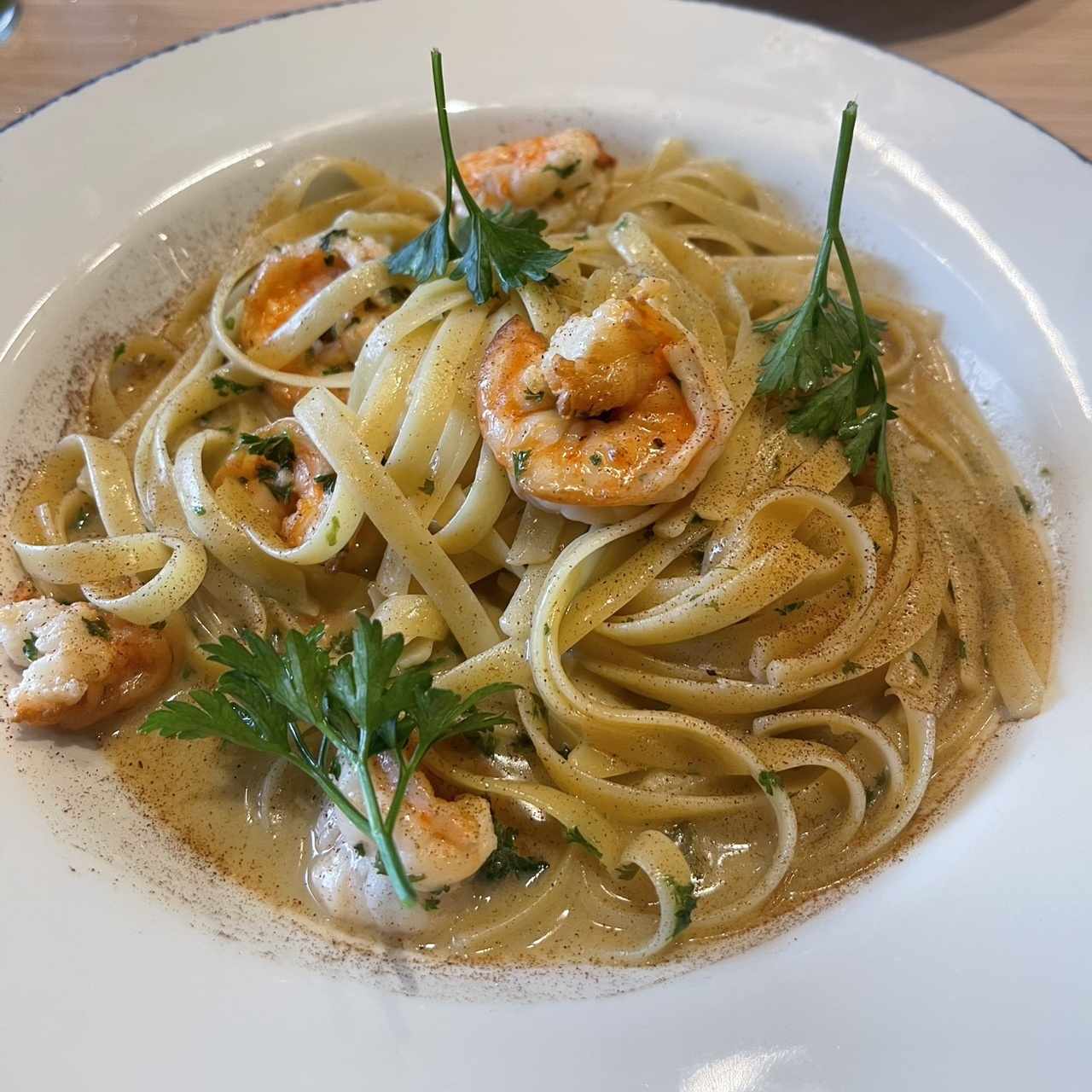FETUCCINI AGLIO, OLIO E GAMBERETTI