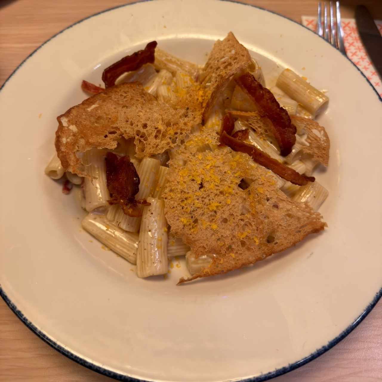 RIGATONI NI CARBONARA NI ALFREDO