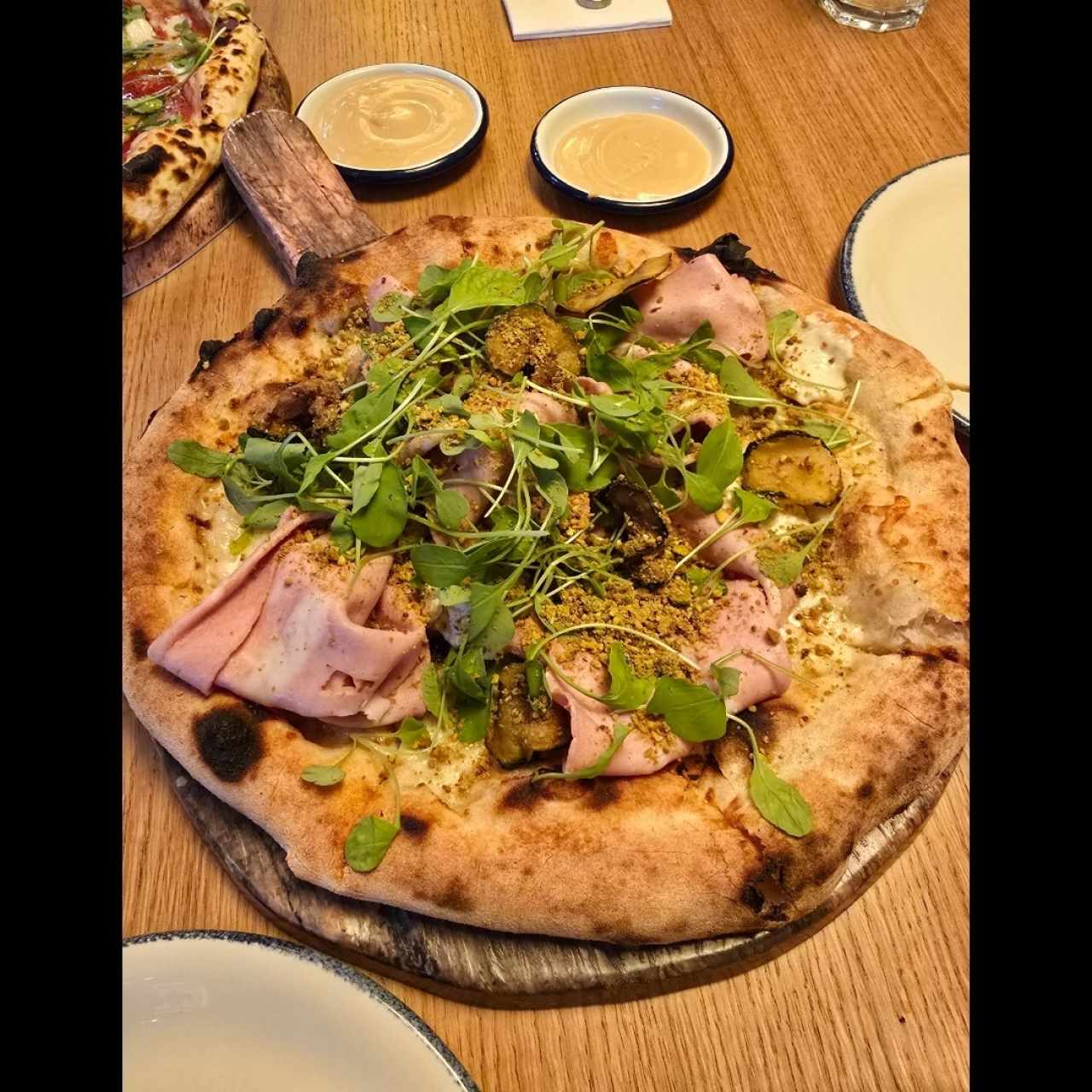 PIZZAS EXTRAORDINARIAS - MORTADELLA E PISTACCHIO