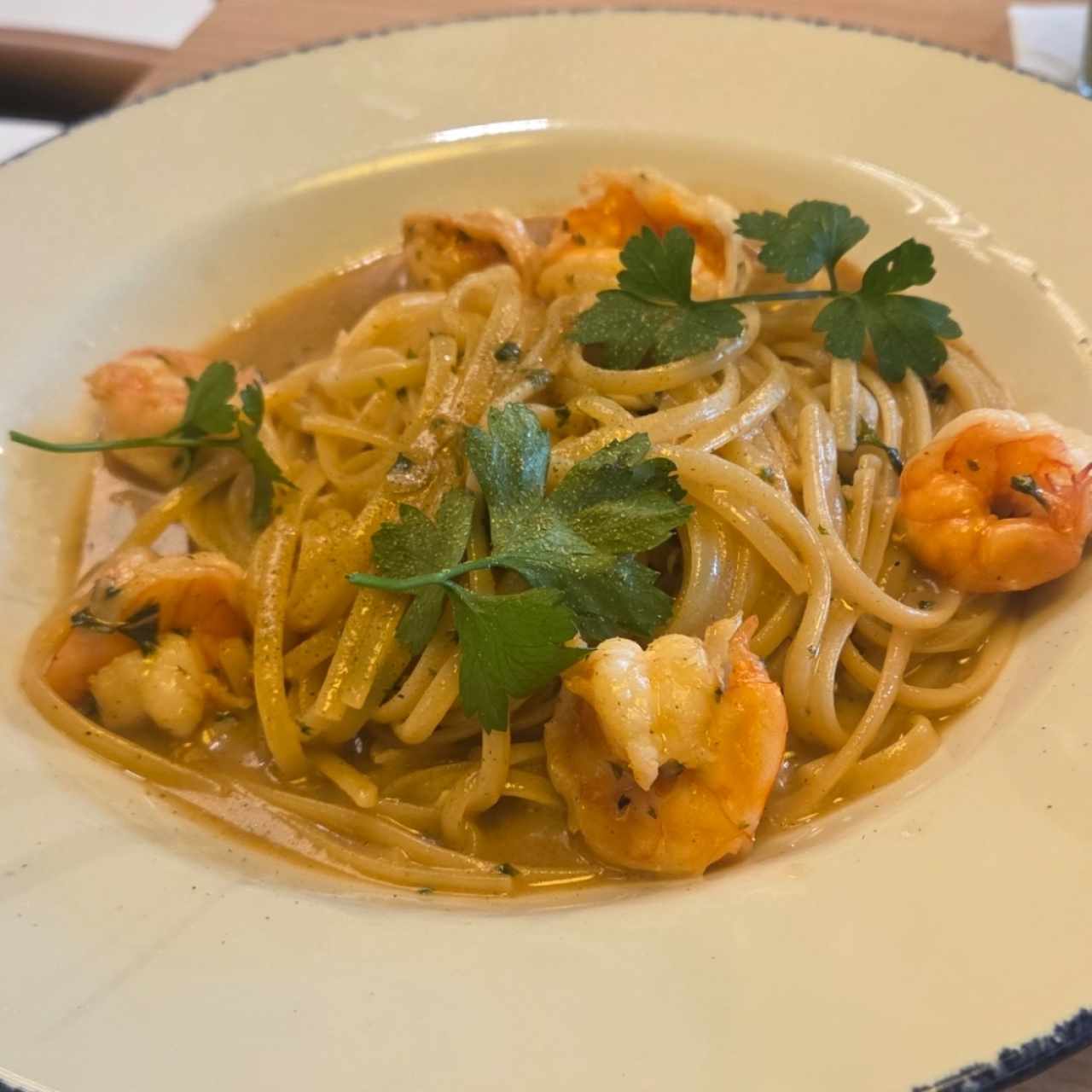 FETUCCINI AGLIO, OLIO E GAMBERETTI