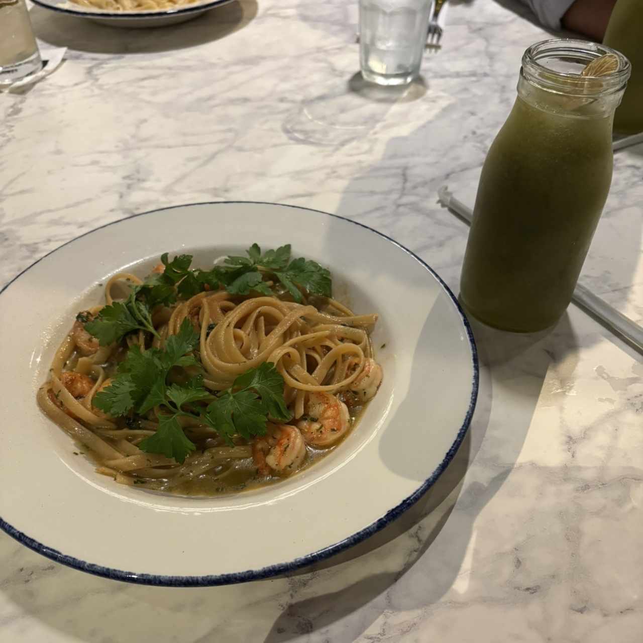 FETUCCINI AGLIO, OLIO E GAMBERETTI