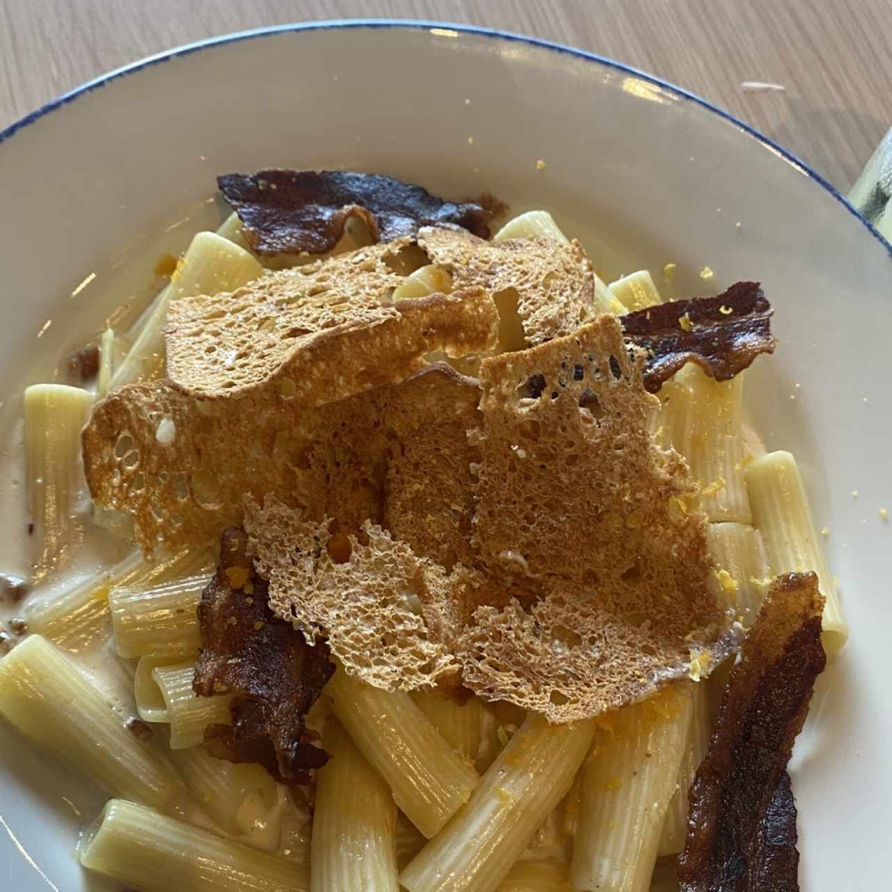 RIGATONI NI CARBONARA NI ALFREDO