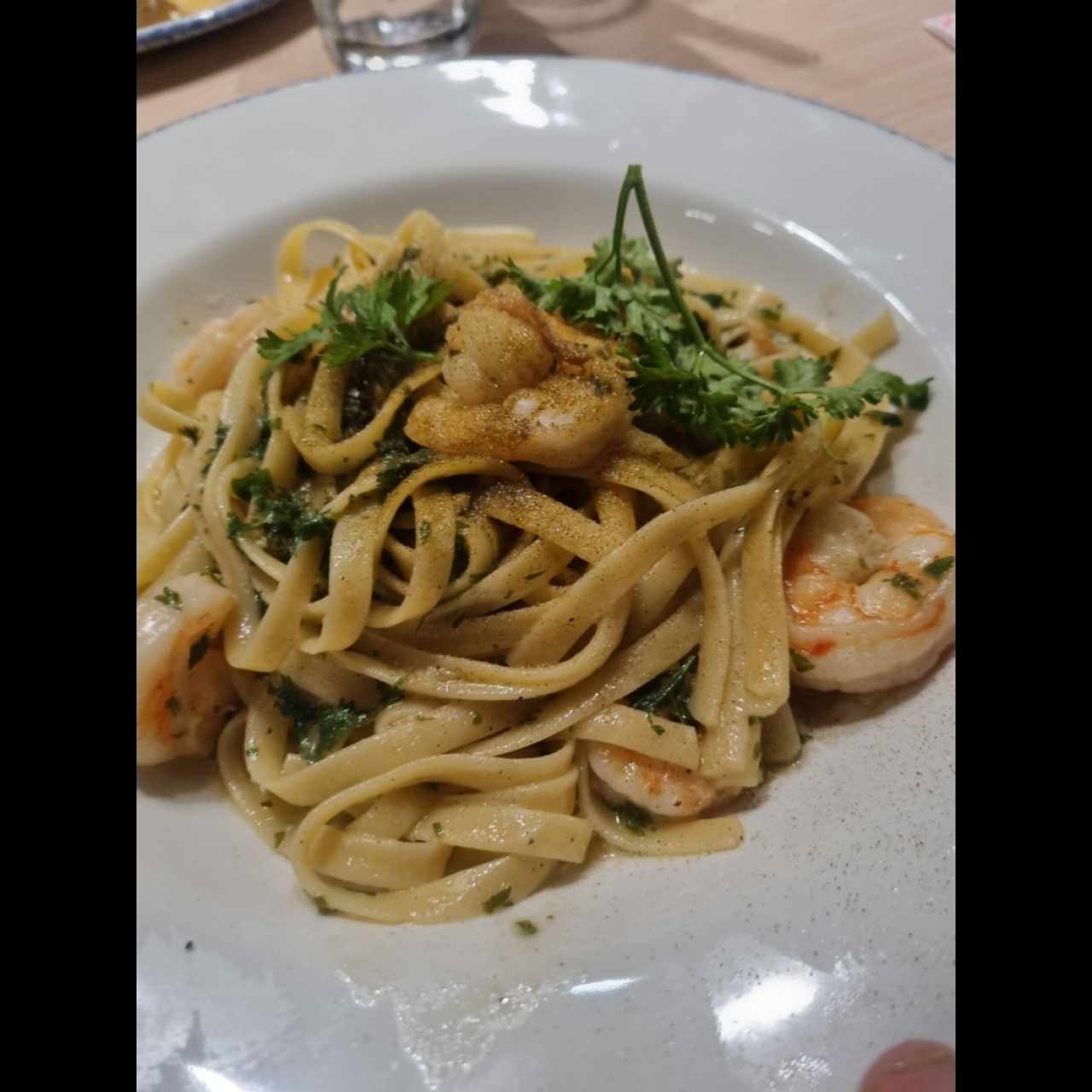 FETUCCINI AGLIO, OLIO E GAMBERETTI