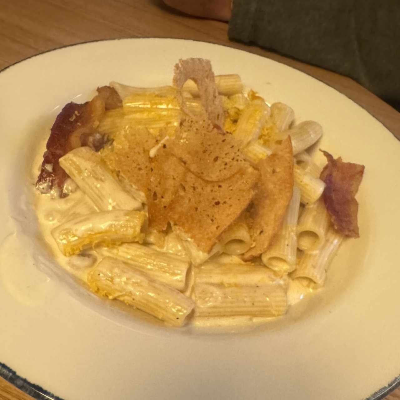 RIGATONI NI CARBONARA NI ALFREDO