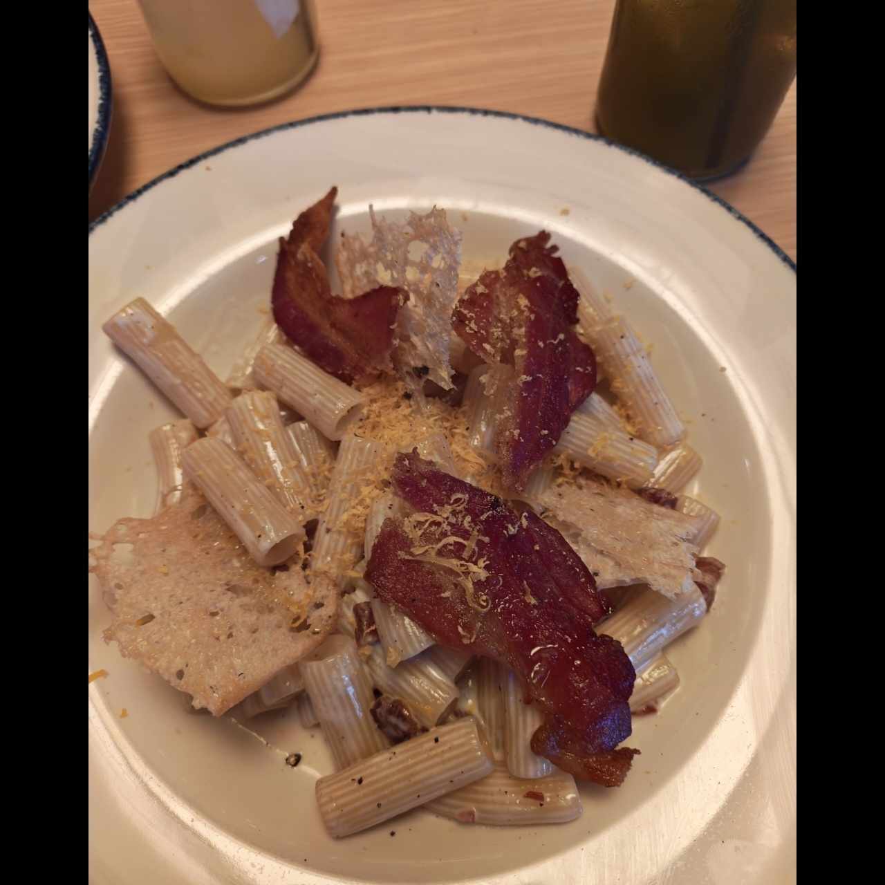 RIGATONI NI CARBONARA NI ALFREDO