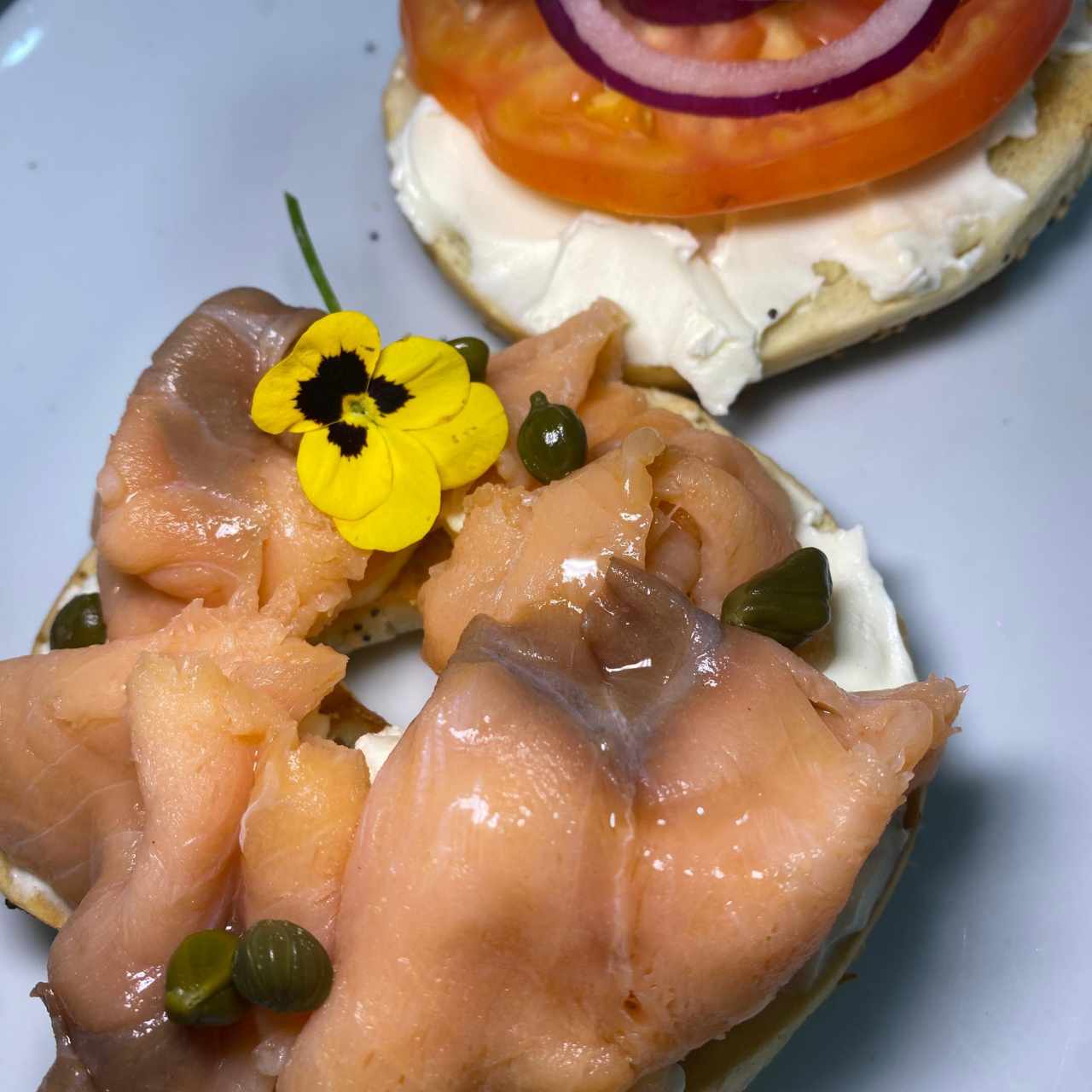 Bagel de salmón ahumado