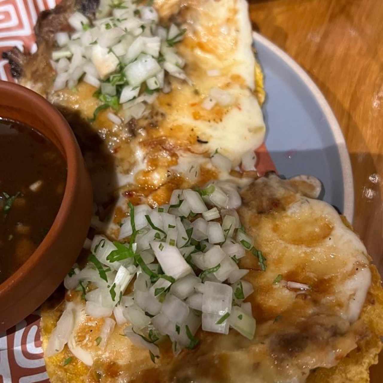 Tacos de birria von costra de queso