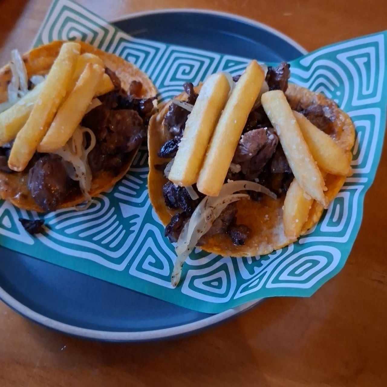 taco de entraña y papas fritas