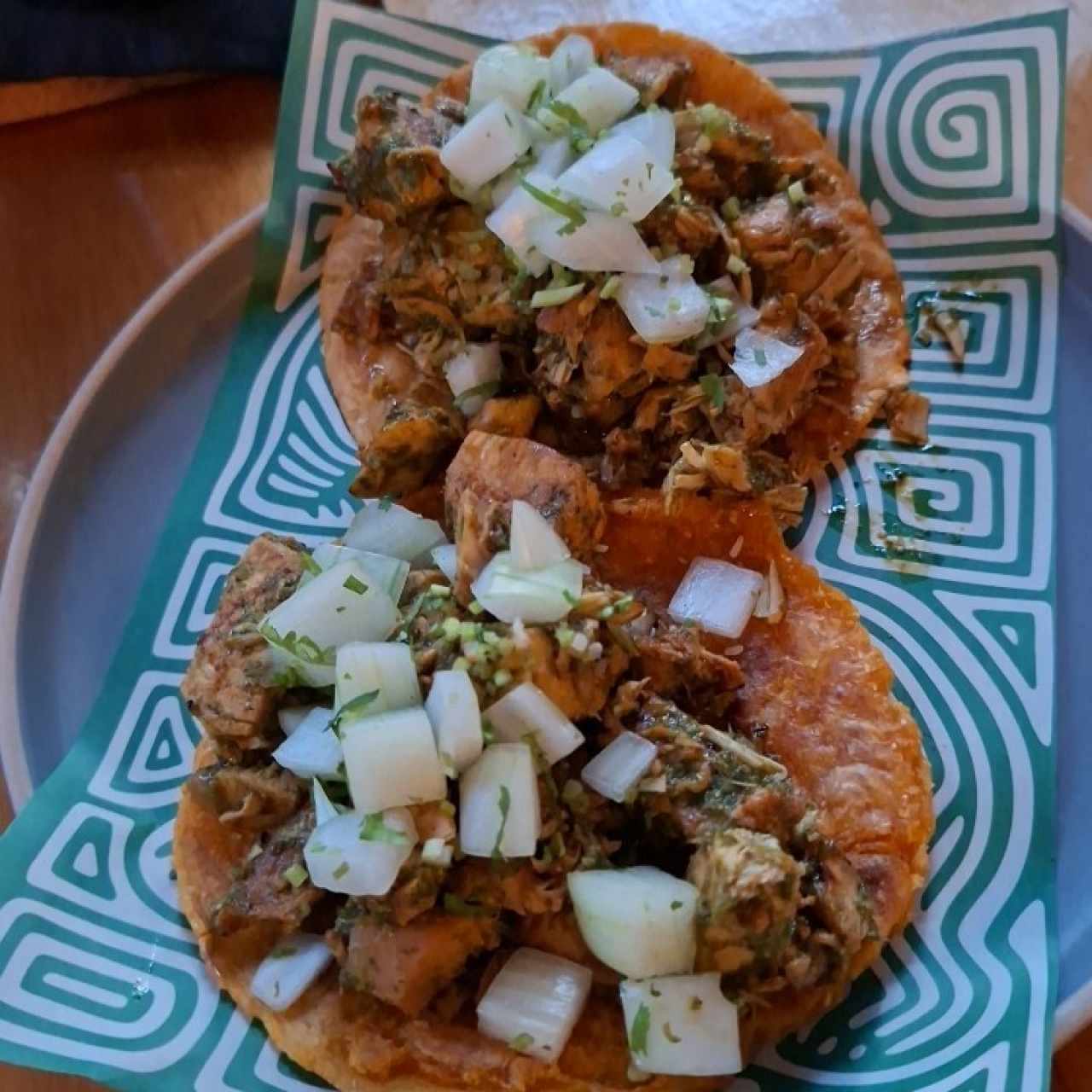 taco de pollo en salsa verde