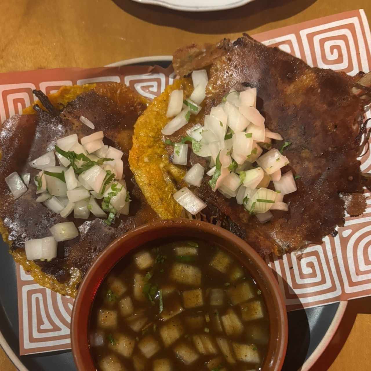 Tacos de Birria con costra de queso