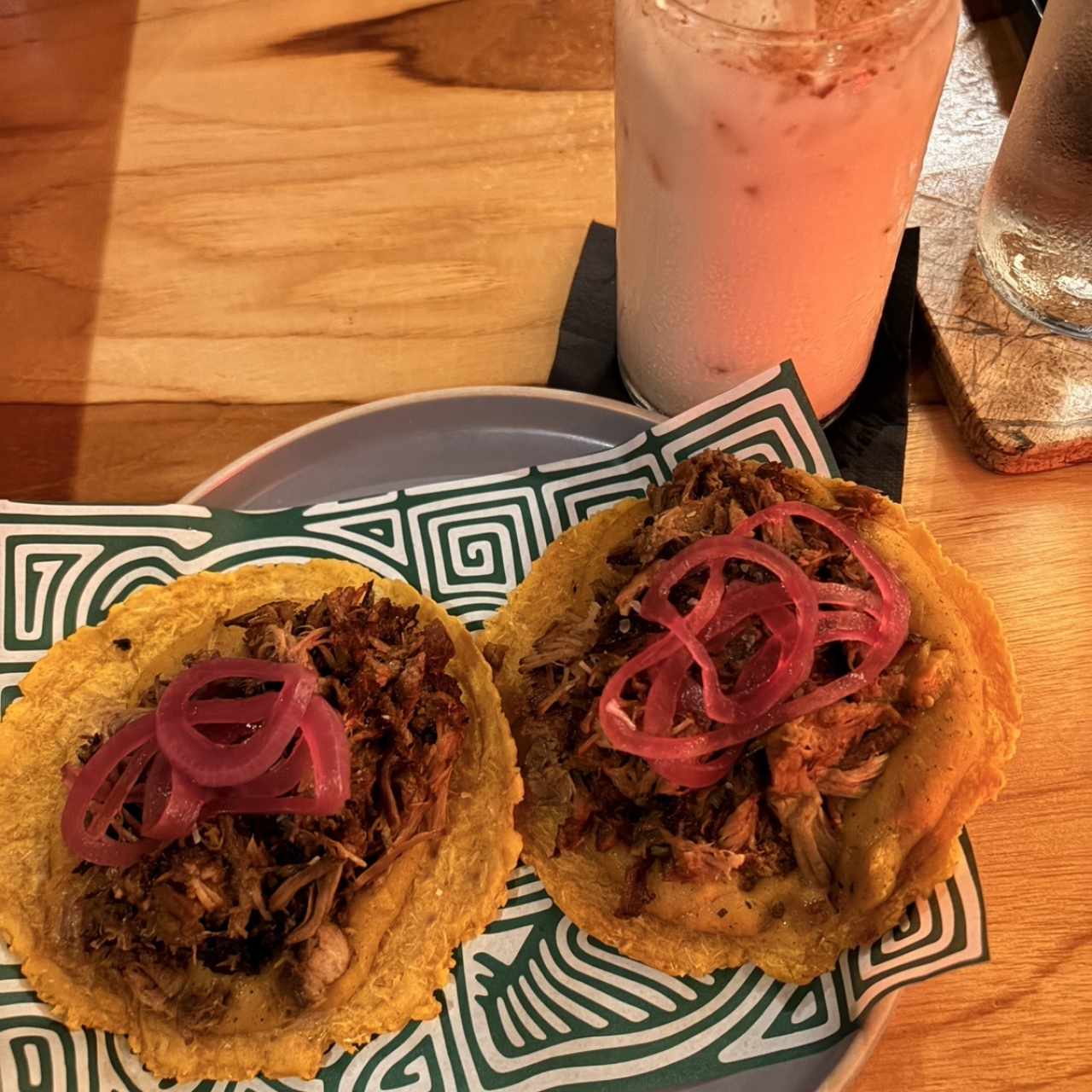 Tacos de Cerdo y Tamal de Olla