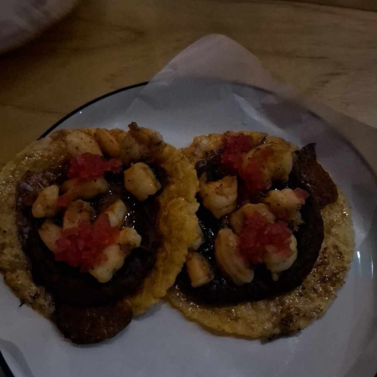 tacos de camarón afrijolado