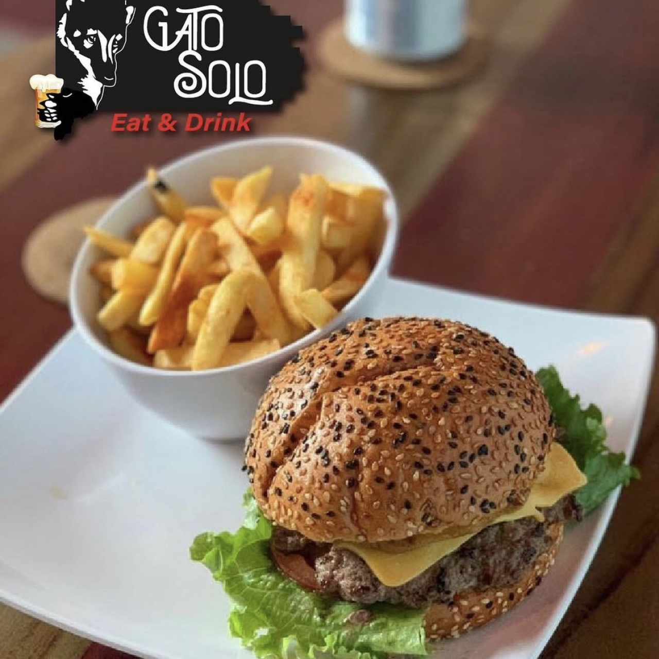 Hamburguesa con Papas Fritas 