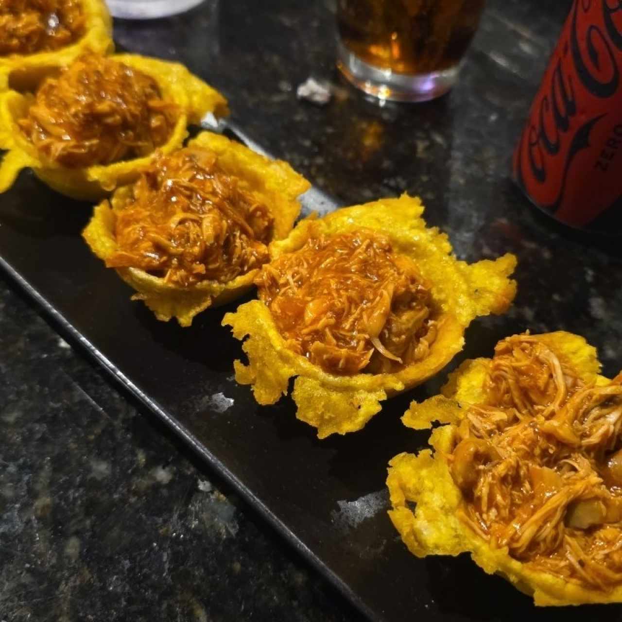 Patacones rellenos de pollo
