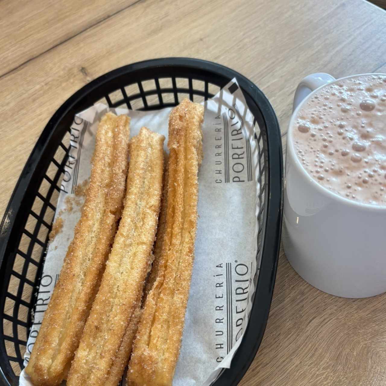 Churros con chocolate caliente