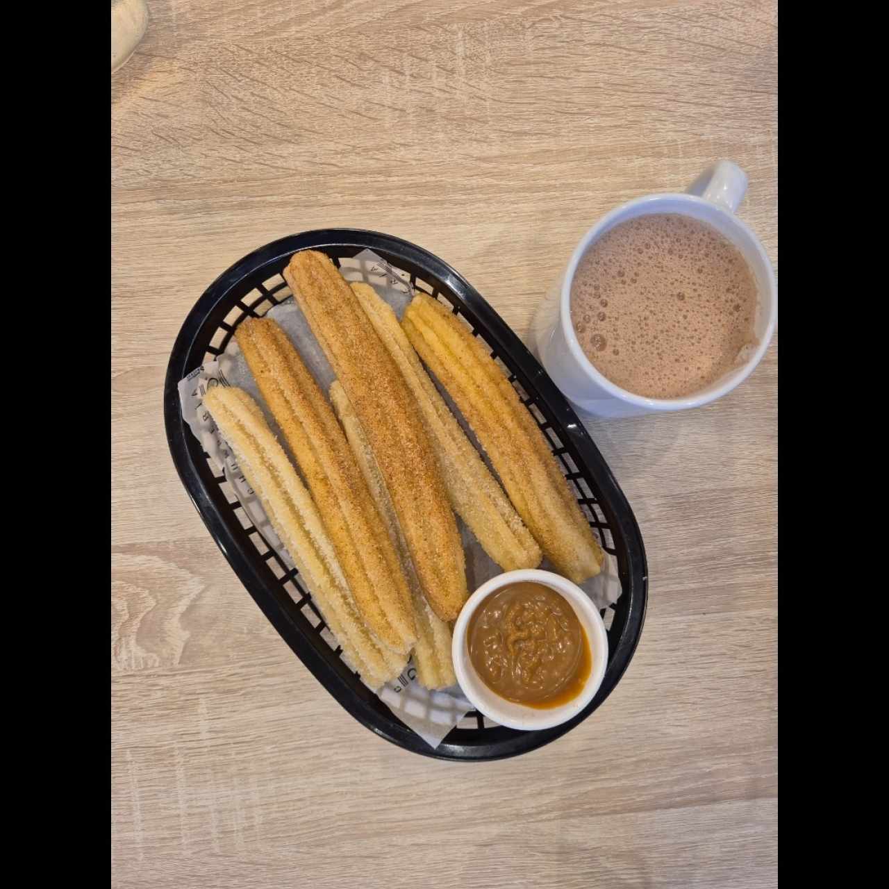 churro tradicional y chocolate caliente