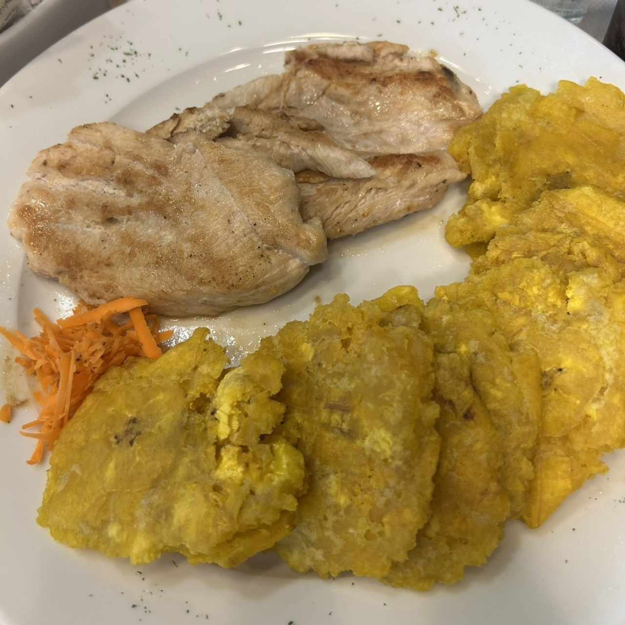 Pollo a la plancha con patacones