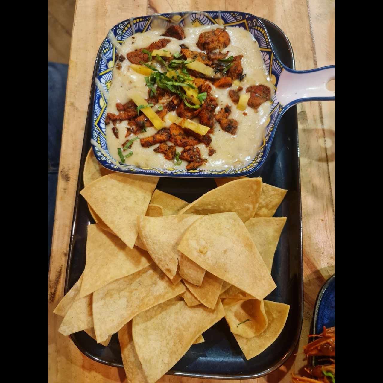 queso fundido al pastor