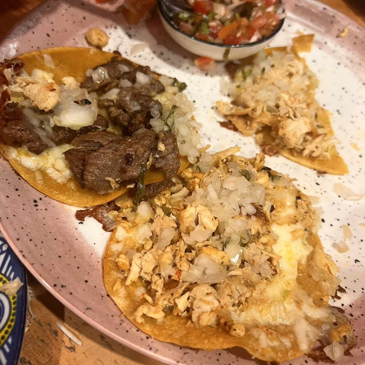 Tacos de carne y pollo 