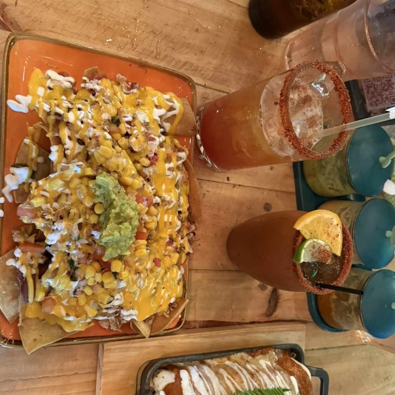 Nachos, Burrote, cantarito y michelada 