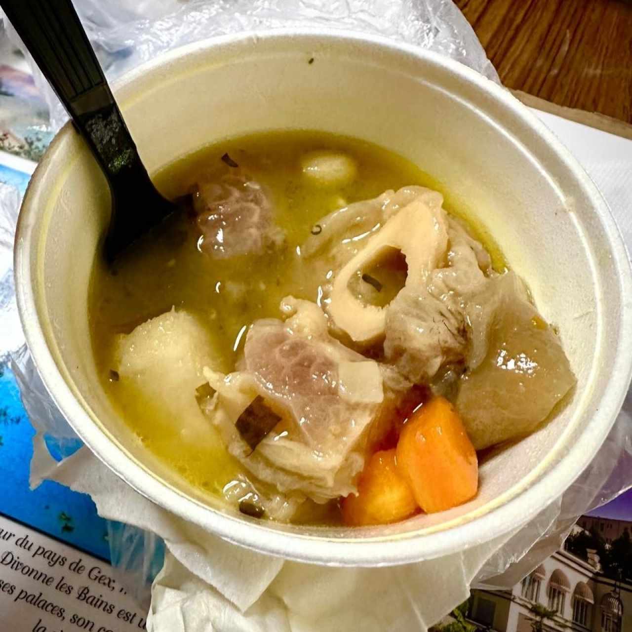 SOPA DE PATA DE RES - Acompañada de arroz y tajada