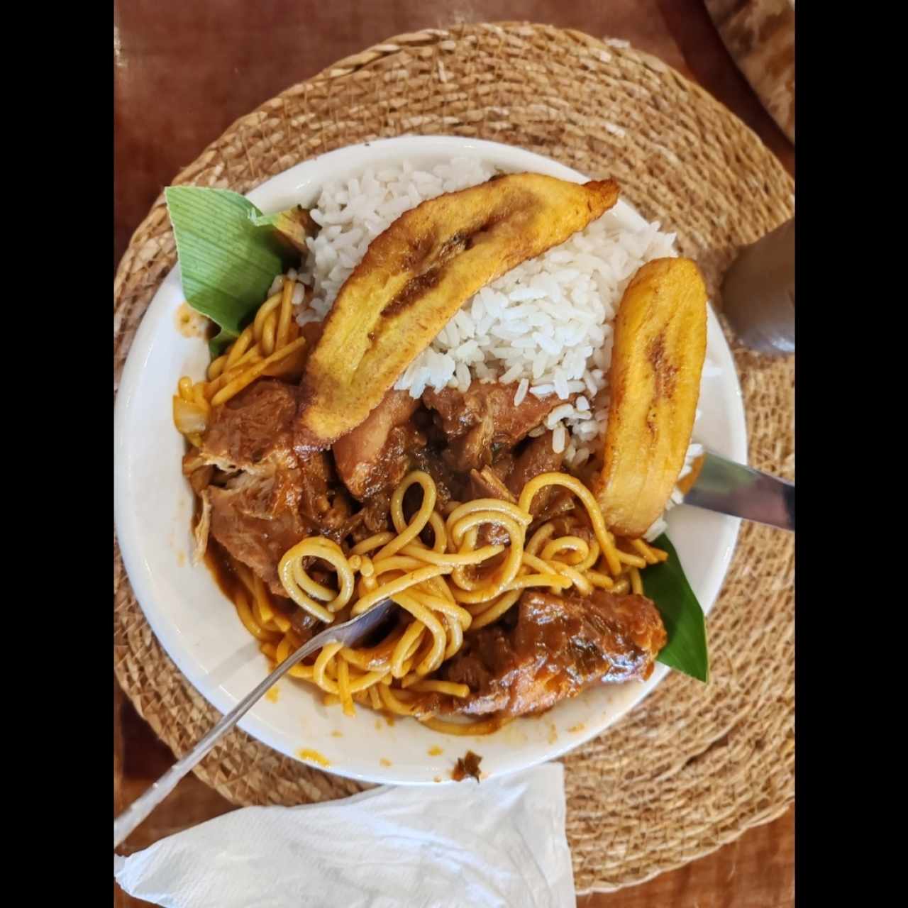 Macarrones con gallina de patio 