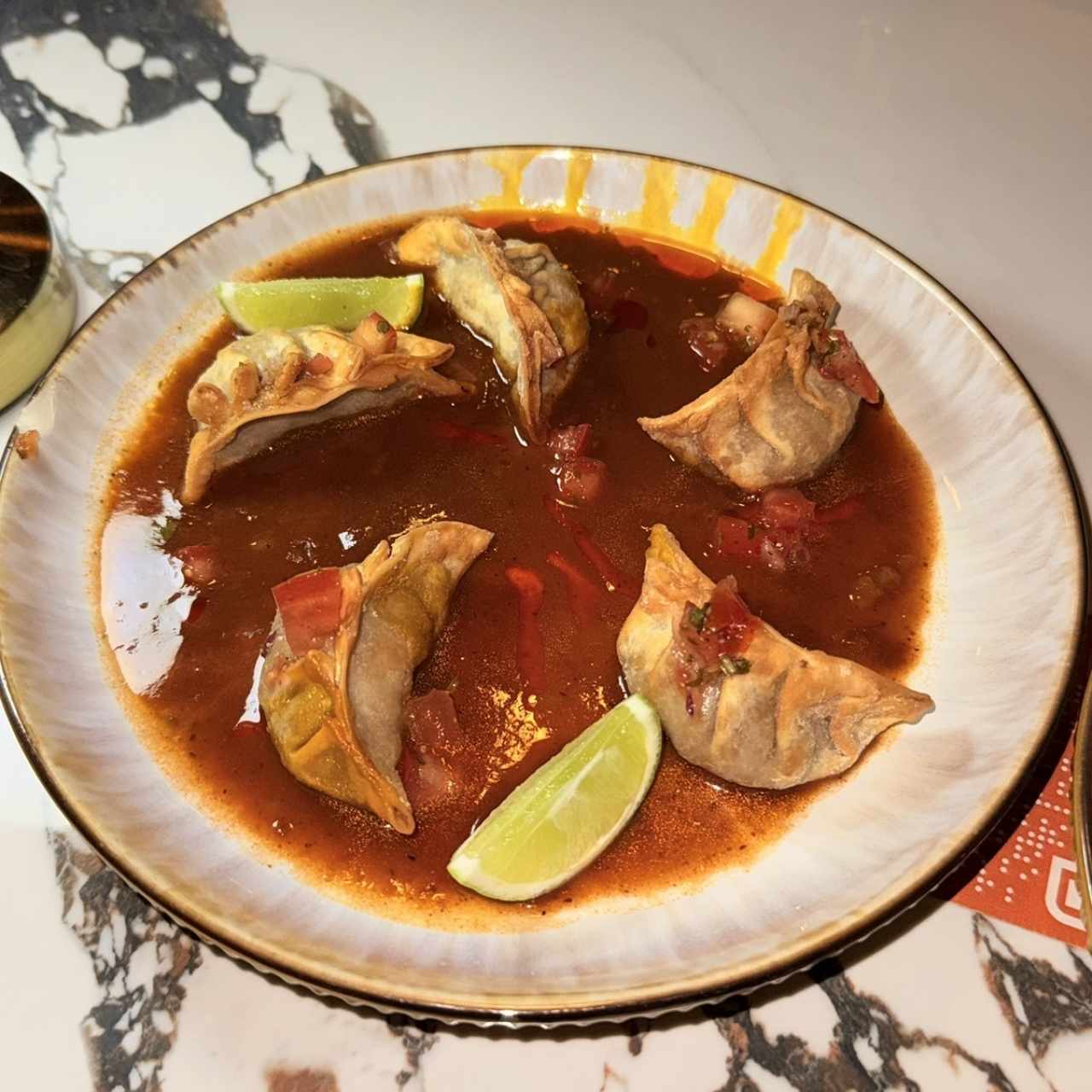 Gyozas Fritas de Carne Estilo Birria