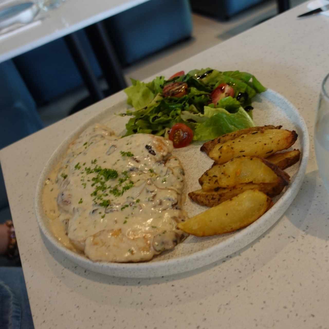 Pollo en salsa de hongos 
