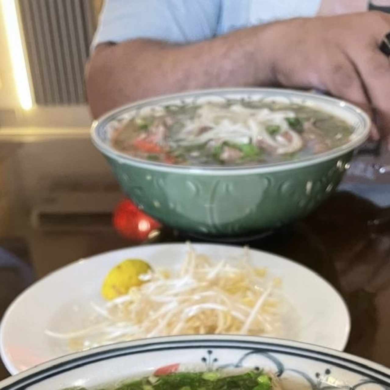 Pho salteado de res con ajo 