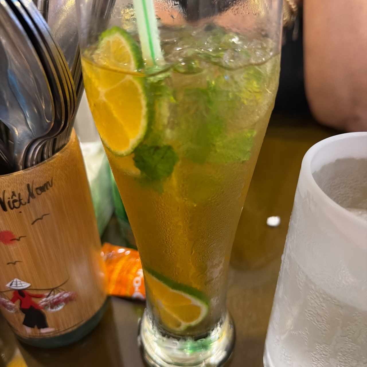 Limonada con hierba buena