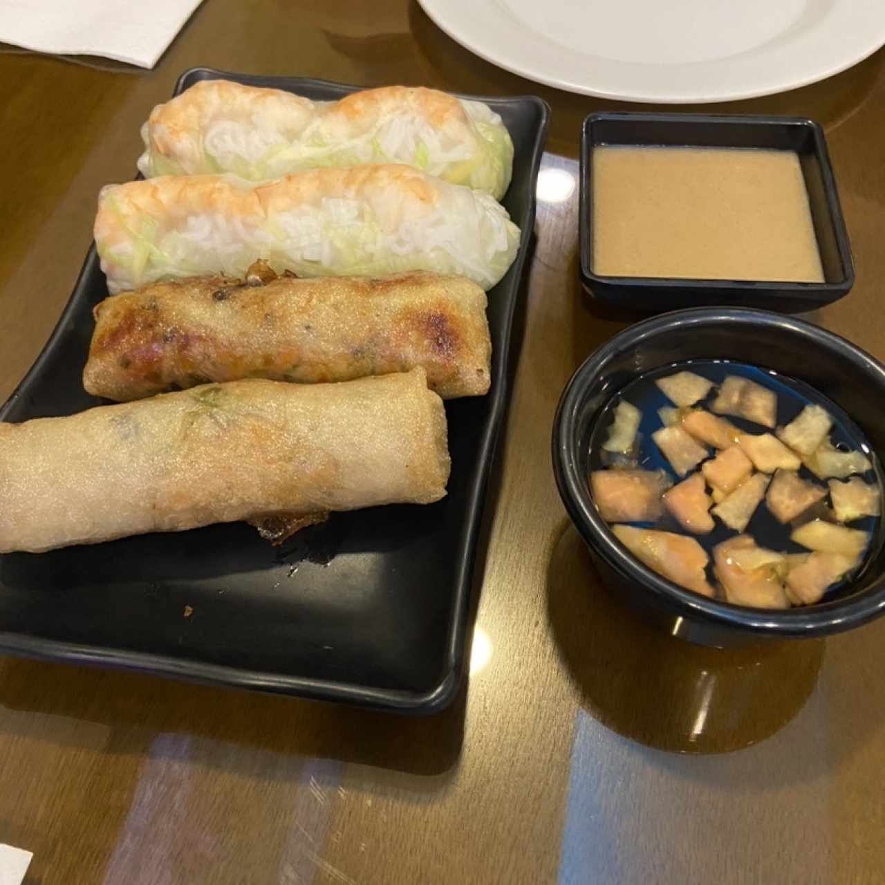 Rollos de primavera y camaron frio