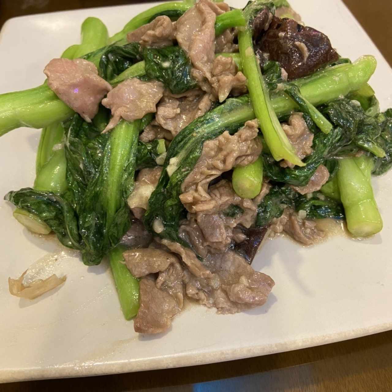 Carne con hoja de mostaza