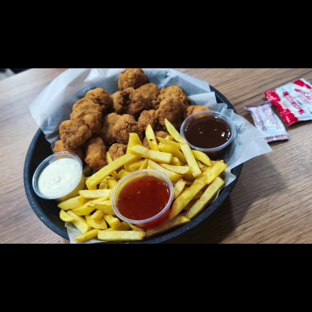 Boneless Chicken con Papas