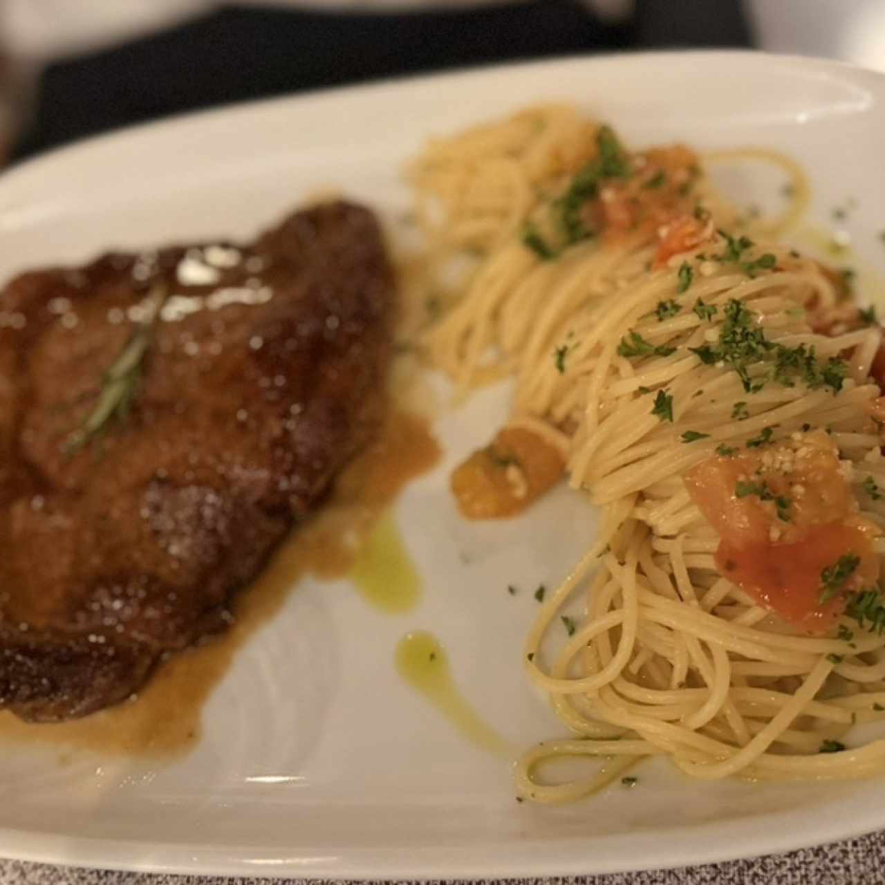 Filete con pasta al olio