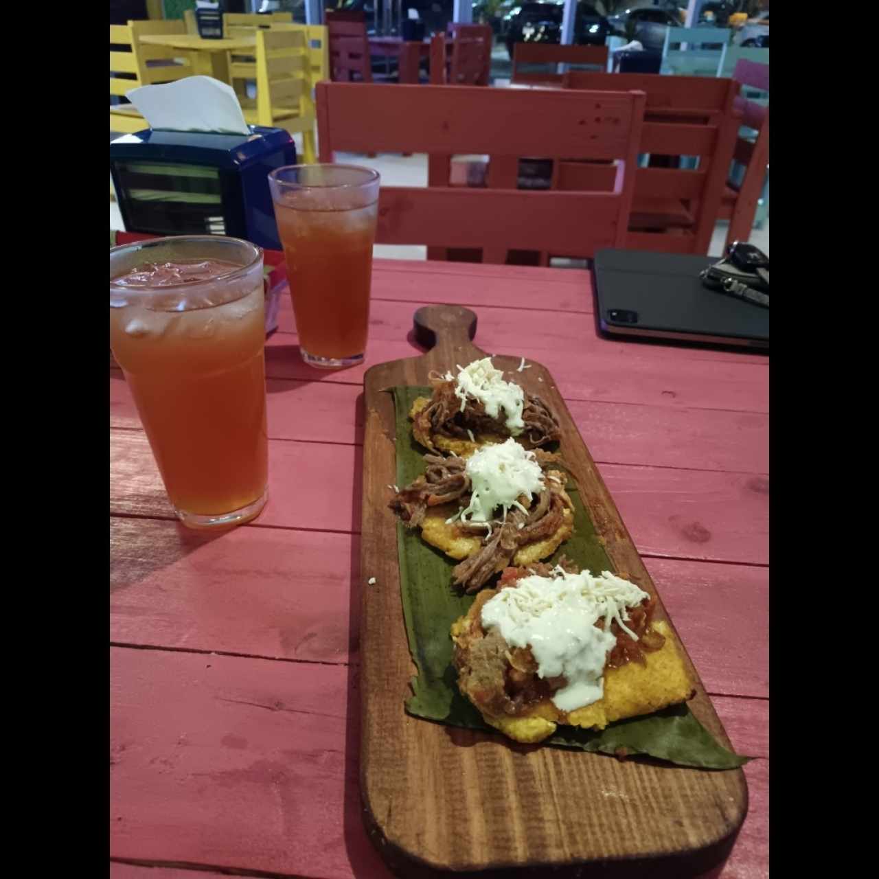 Tostones de carne mechada
