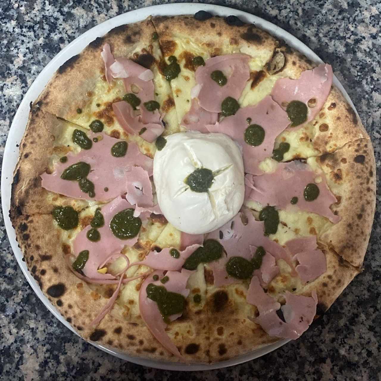 Pizza mortadella y burrata
