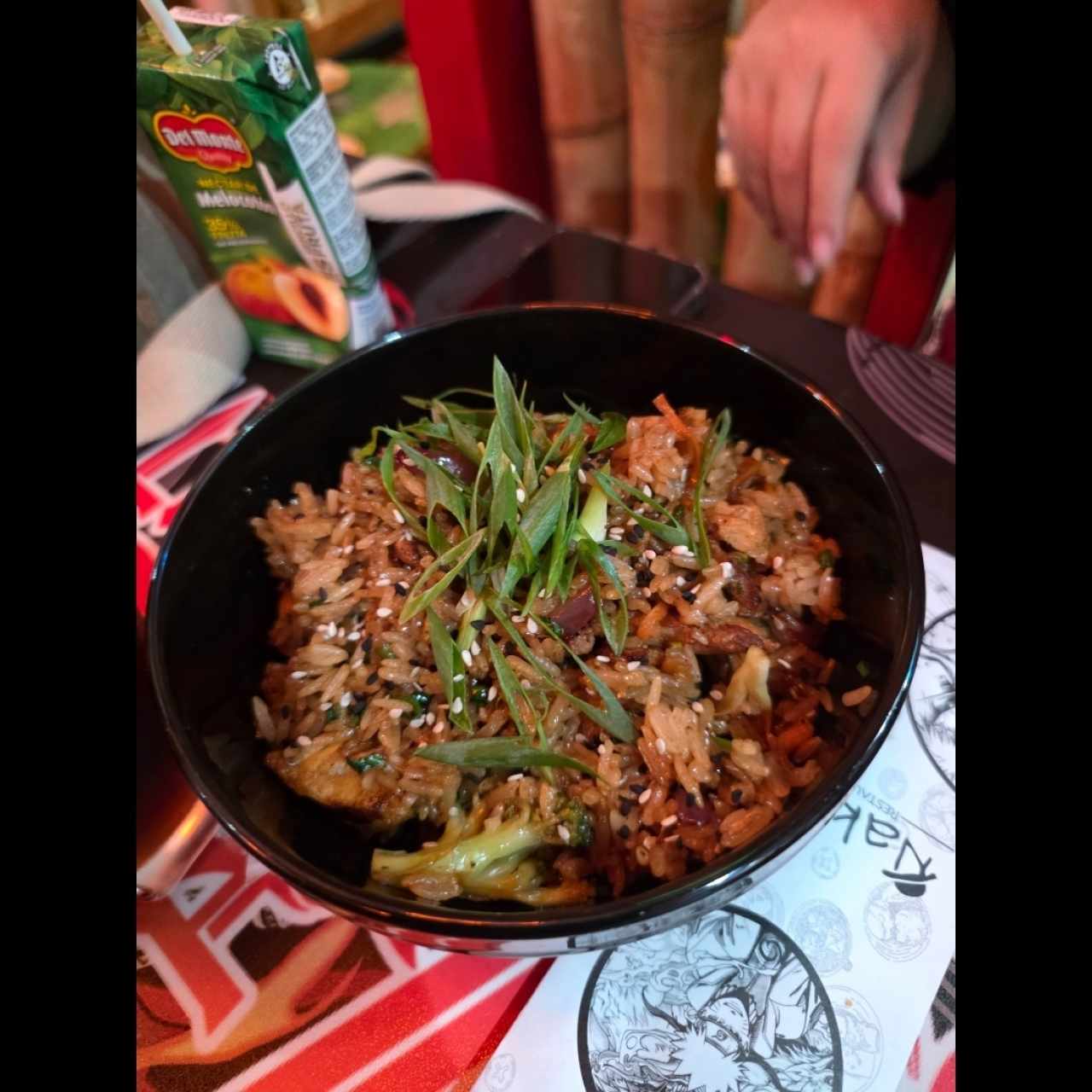 Yakimeshi de pollo